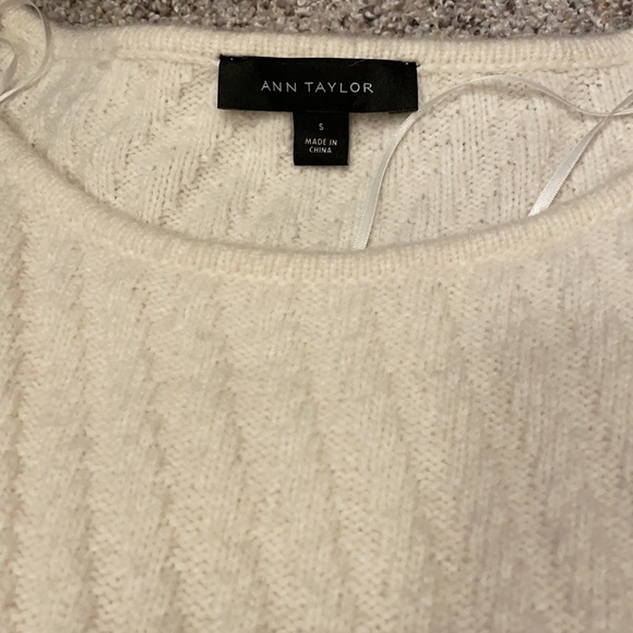 Ann Taylor Cream Sweater - Picture 2 of 4